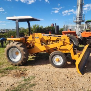 Case Davis Road Run'r Trekker met Stootlem / Tractor with Push Blade