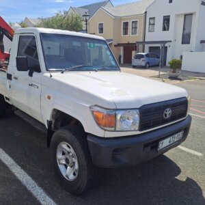 Alternative view of Toyota Landcruiser 70 4.5 Petrol