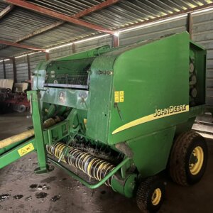 Alternative view of John Deere 685 Round / Rone Baler