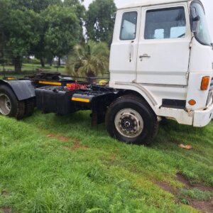 Isuzu SPR Enkel As Voorhakker Trok / Single Axle Horse Truck