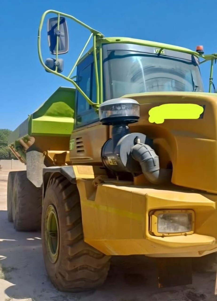 Bell B25D 6x6 Dump Truck