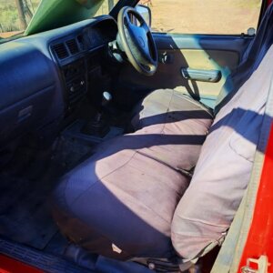 Alternative view of Toyota Hilux 2.4 Diesel Bakkie / Pickup