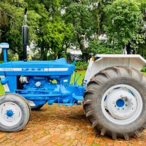 Alternative view of Ford 2610 Trekker / Tractor