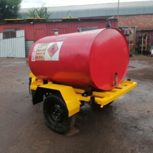 Alternative view of 800L Diesel Sleepwa / Trailer