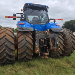Alternative view of New Holland T8.410 Trekker / Tractor