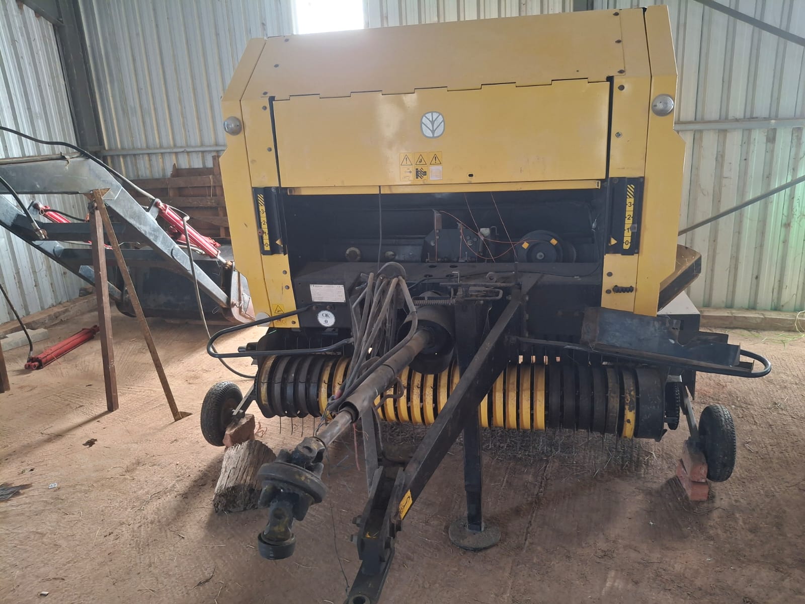 New Holland BR550 Baler - Image 2