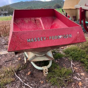 Massey Ferguson Fertilizer Spreader / Kunsmisstrooier