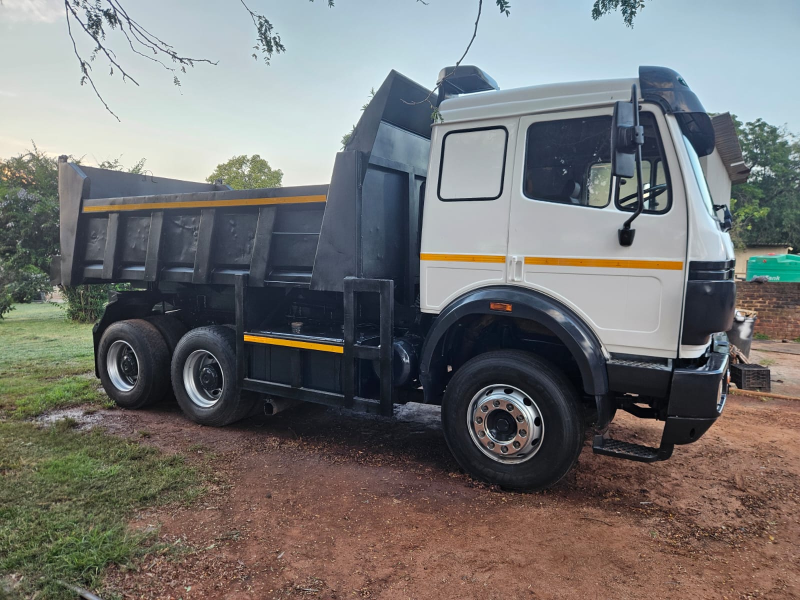 Mercedes-Benz 2635 Powerliner Tipper Trok / Truck