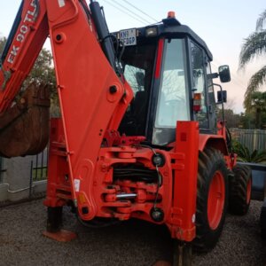 Alternative view of Kubota EK90 TLB