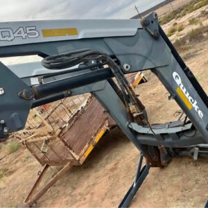 Alternative view of Quike Q45 Loader Attachment / Laaier Aanhegsel