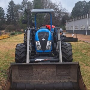 Alternative view of Landini 5H-110 DT 4WD Trekker met Laaigraaf / Tractor with Loader