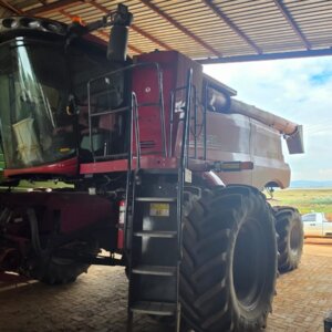 Case iH 7250 Stroper / Combine Harvester