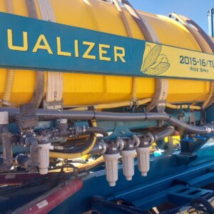 Alternative view of 16 Row Equalizer TL Planter