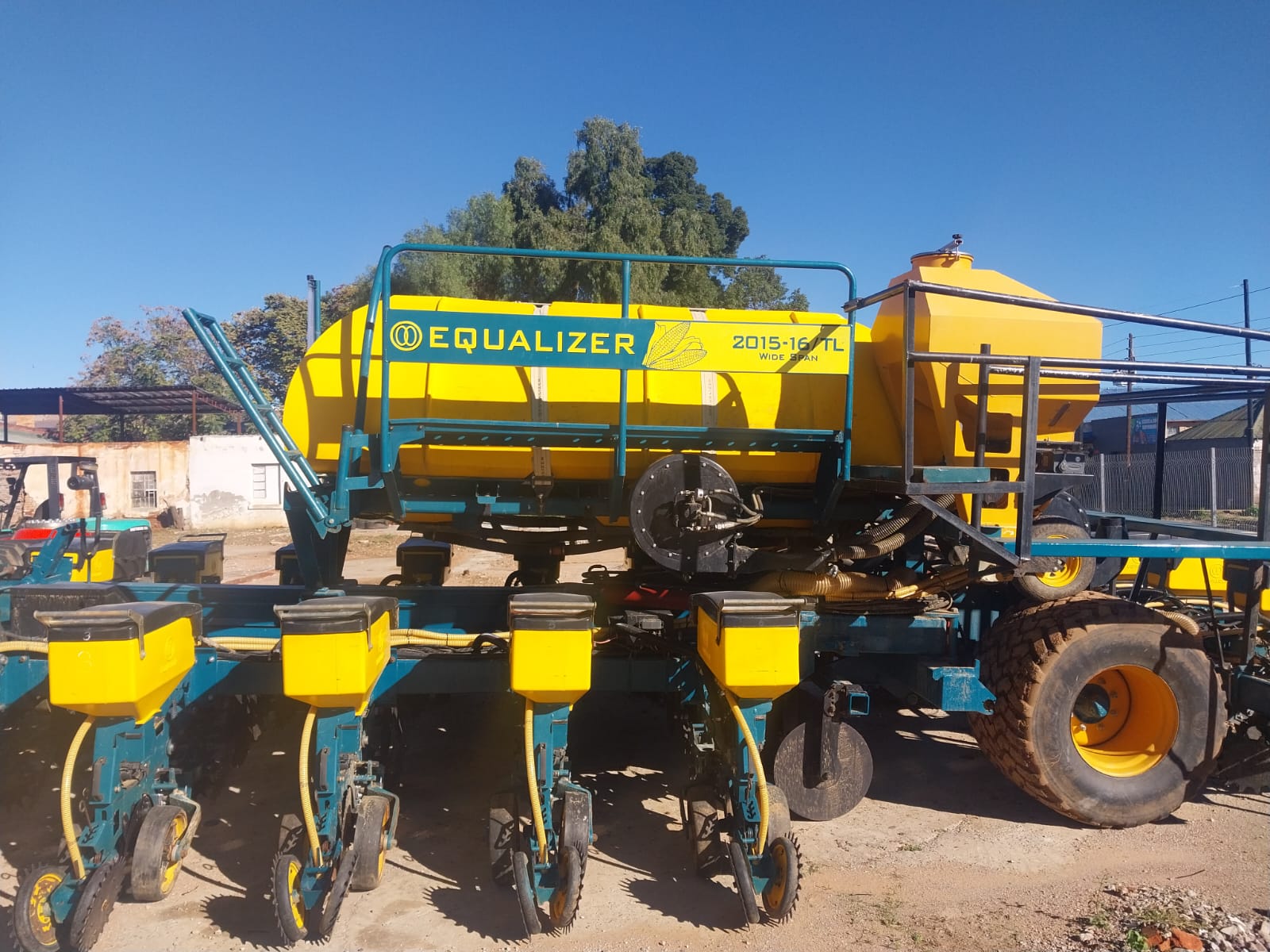 16 Row Equalizer TL Planter
