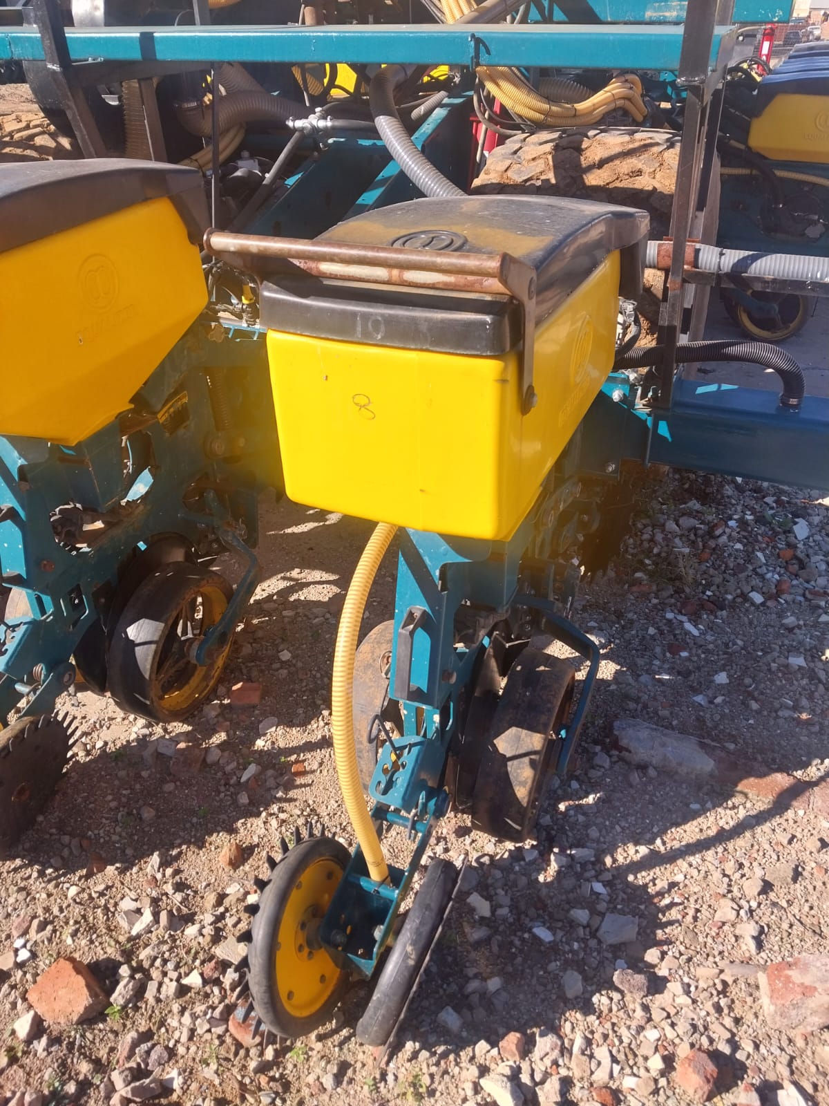 16 Row Equalizer TL Planter - Image 5