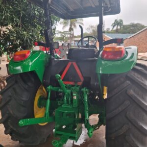 Alternative view of John Deere 5082E 4x4 Trekker / Tractor