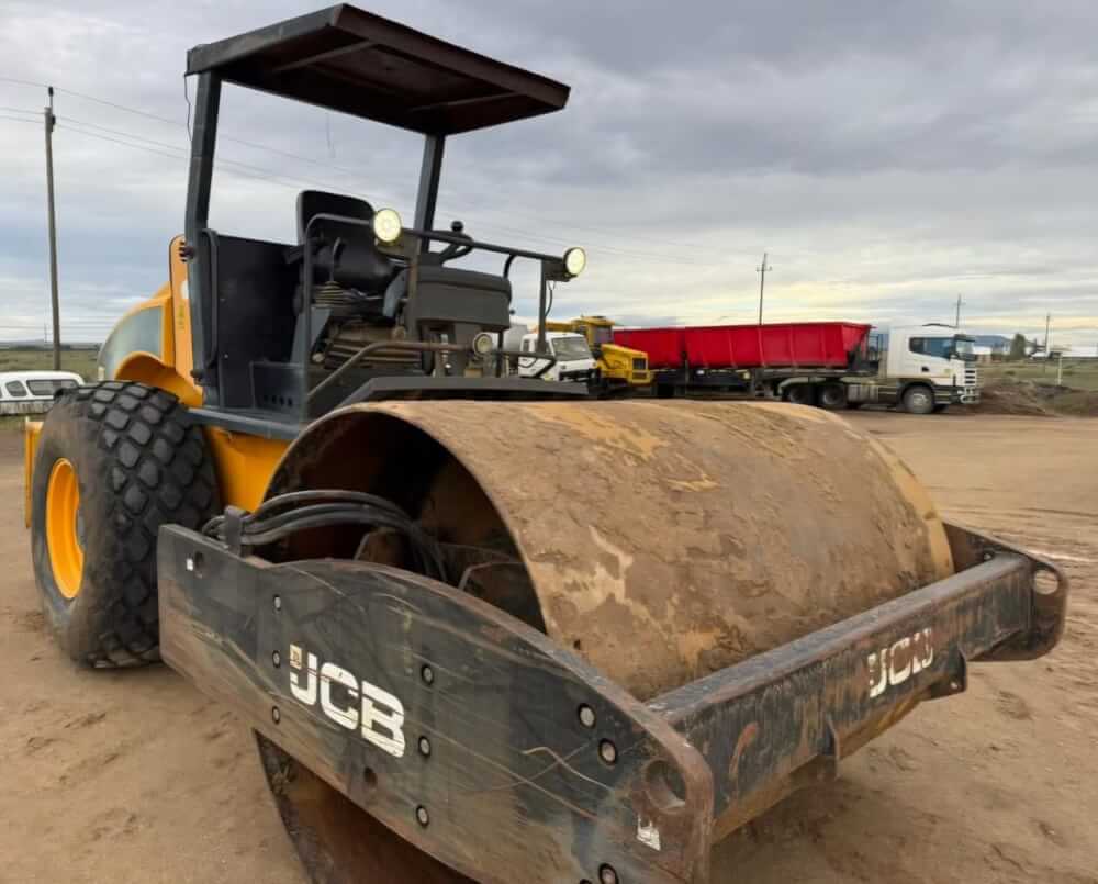 JCB VM 115 Smooth Drum Roller