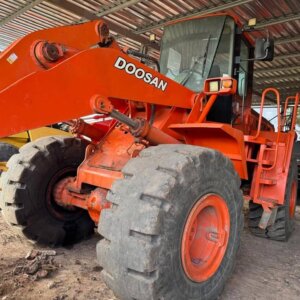 Alternative view of Doosan Mega 300V Front End Loader / Voorlaaier