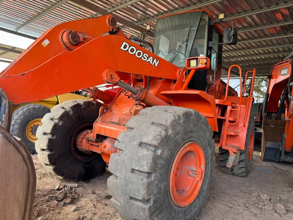 Doosan Mega 300V Front End Loader / Voorlaaier - Image 2