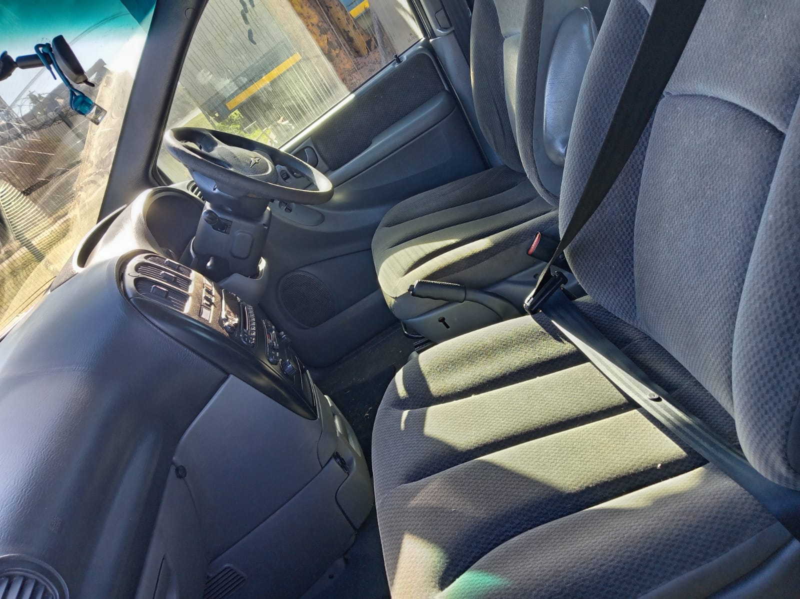 Chrysler Voyager 7 Seater Minibus - Image 2