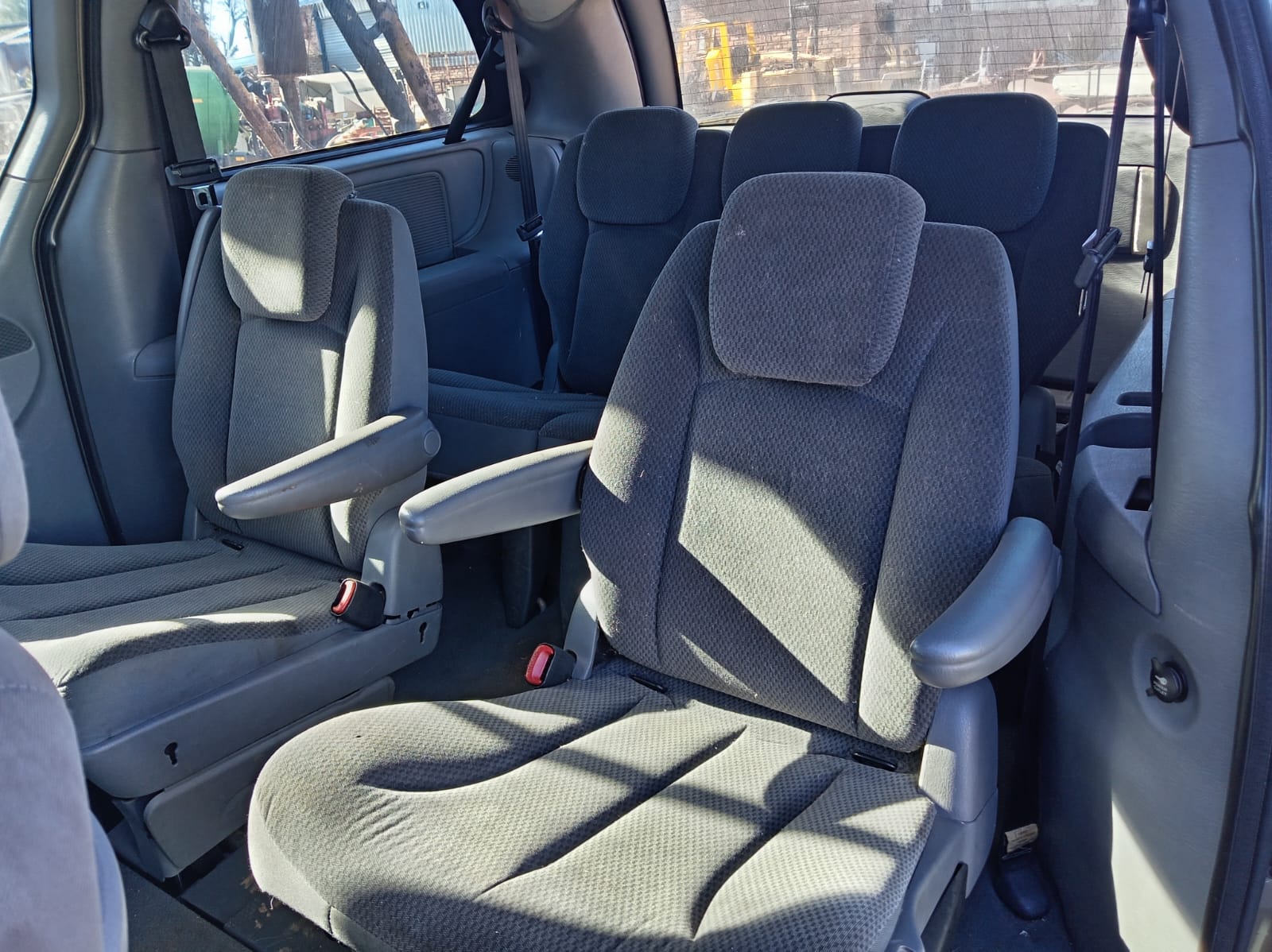 Chrysler Voyager 7 Seater Minibus - Image 4