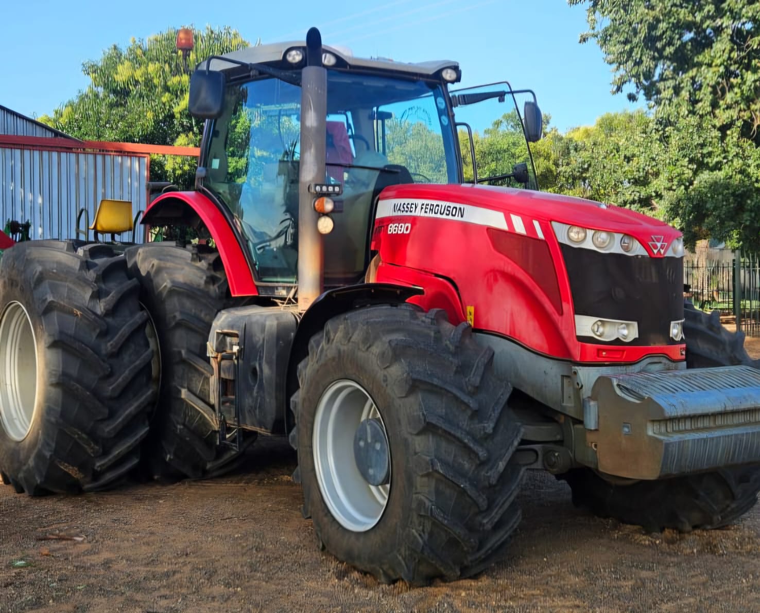 Massey Ferguson 8690 4x4 Dyna-VT Trekker / Tractor
