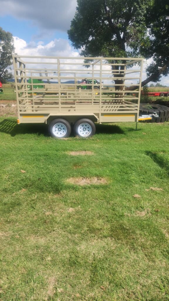 3.7m Dubbel As Bees Sleepwa / Double Axle Cattle Trailer