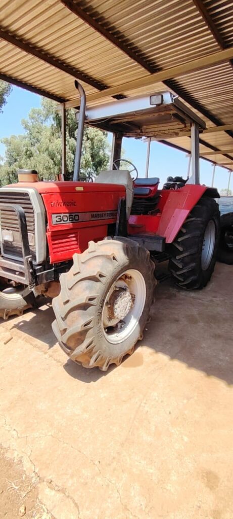 Massey Ferguson 3060 4x4 Trekker / Tractor
