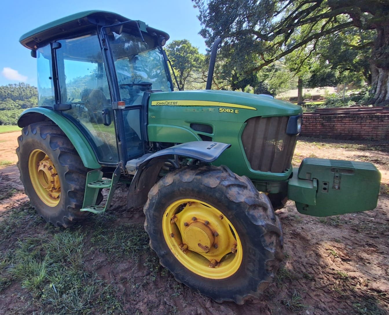 John Deere 5082E Cab Trekker / Tractor