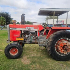 Massey Ferguson 1105 Trekker / Tractor