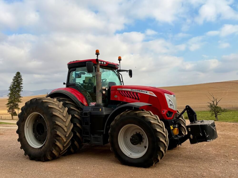 McCormick X8,680 4WD Cab Trekker / Tractor - Image 4