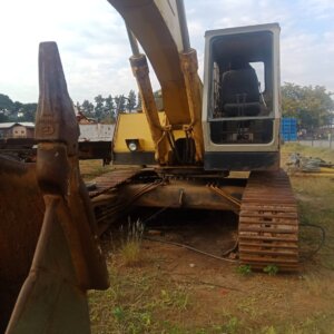 Alternative view of Kato 1220 Excavator / Graafmasjien