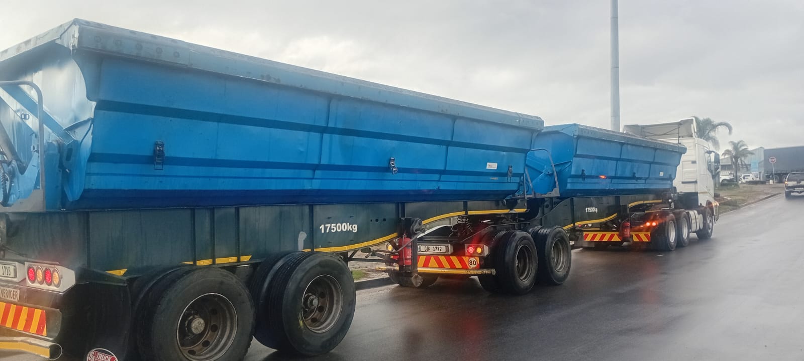 45 Cube SA Truck Bodies Side Tipper Trailer / Sleepwa - Image 4