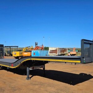 Paramount Tri Axle Lowbed Trailer / Sleepwa