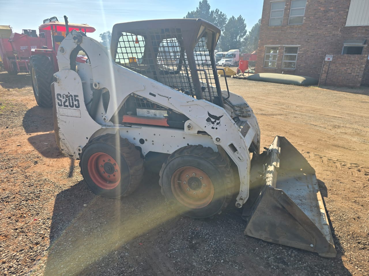 Bobcat S205 Skidsteer - Image 4