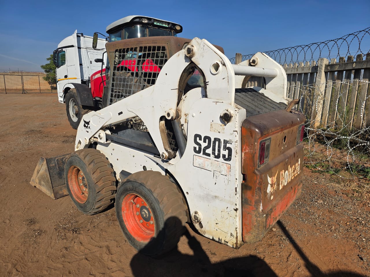 Bobcat S205 Skidsteer - Image 6