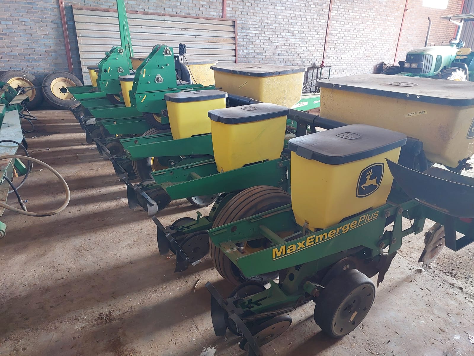 8 Row John Deere 1750 Vacuum Planter