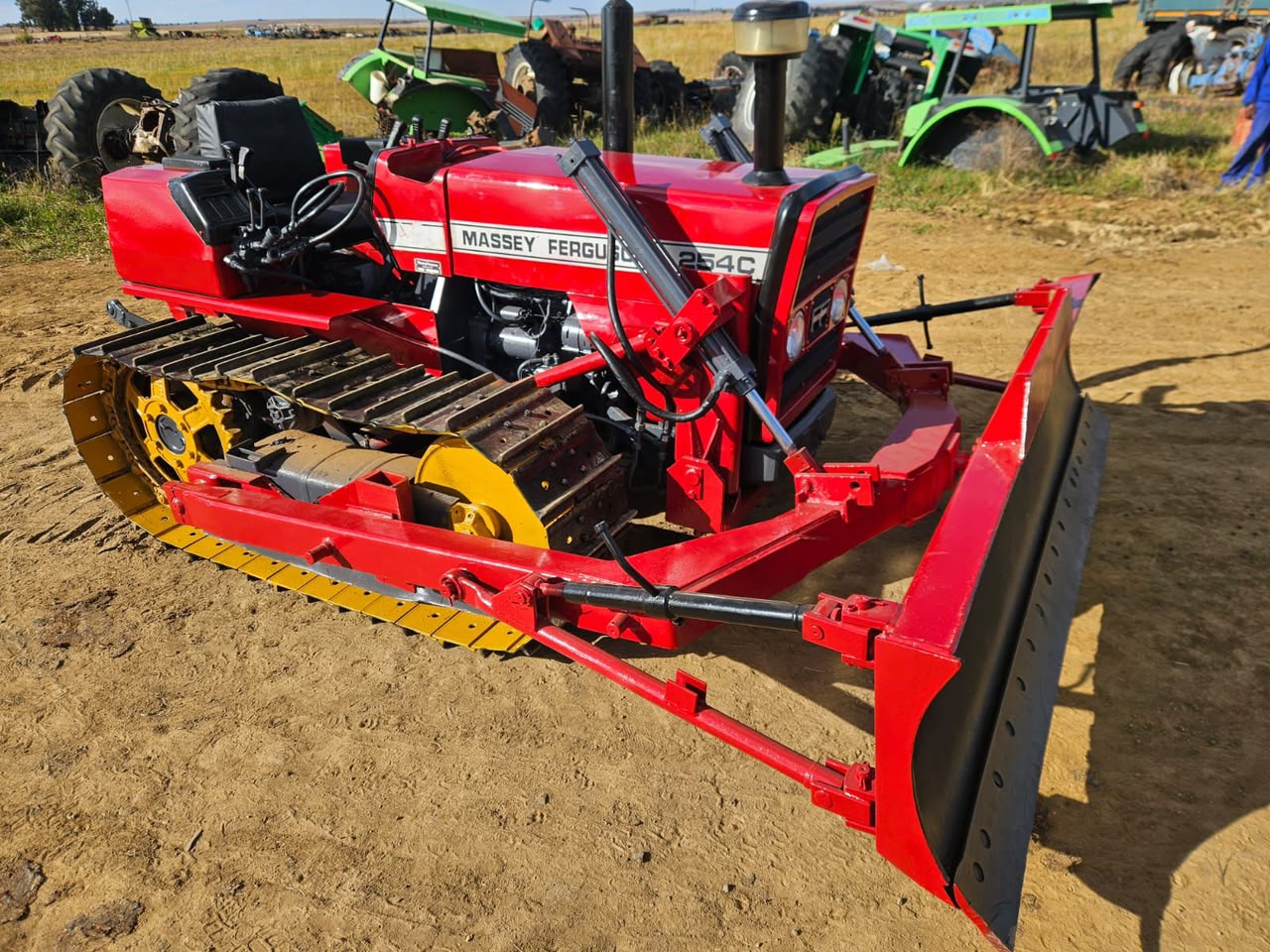 Massey Ferguson 245 C Crawler