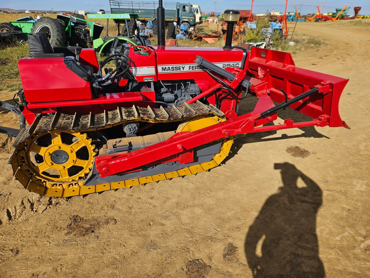 Massey Ferguson 245 C Crawler - Image 3
