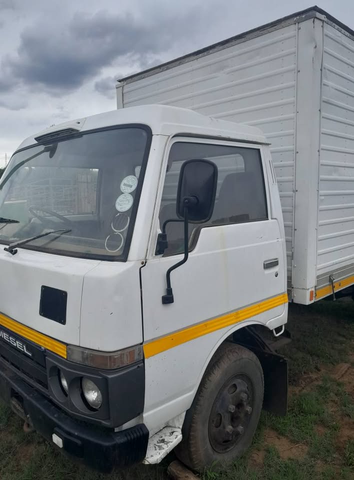 1994 Nissan Truck / Trok