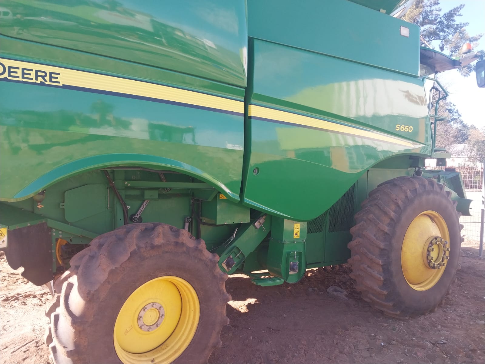 John Deere S660 Combine Harvester / Stroper
