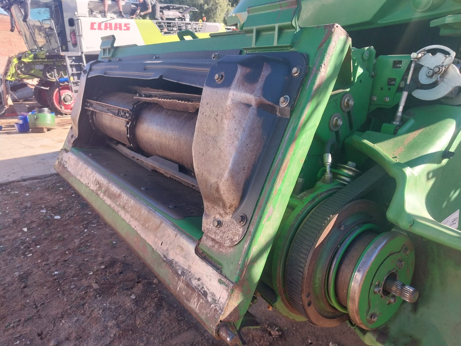 John Deere S660 Combine Harvester / Stroper - Image 4