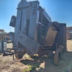 Alternative view of Slattery Dorsmasjien / Thresher
