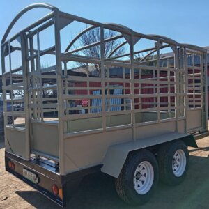 Dubbel As Bees Sleepwaens / Double Axle Cattle Trailers