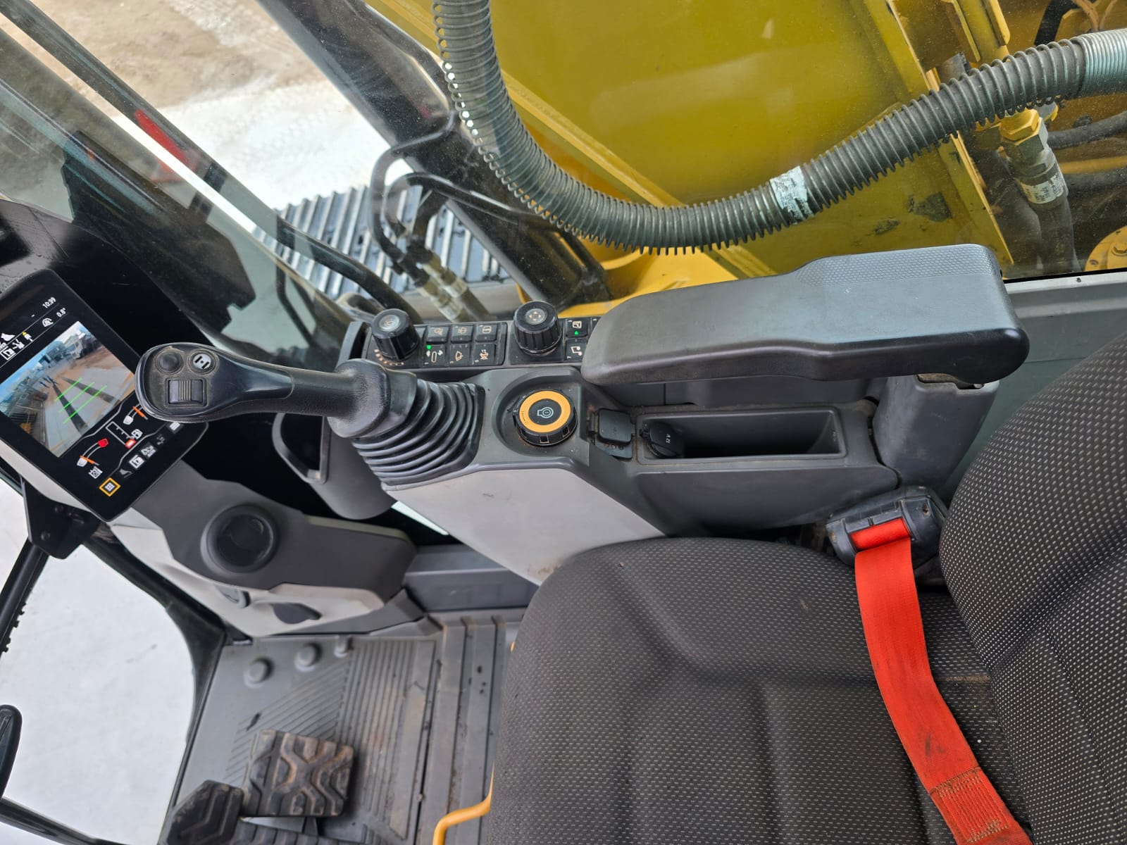 CAT 323 Excavator / Graafmasjien - Image 2