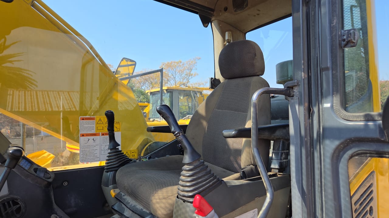 Komatsu PC200-8 Excavator / Graafmasjien - Image 3