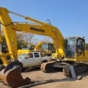 Komatsu PC200-8 Excavator / Graafmasjien