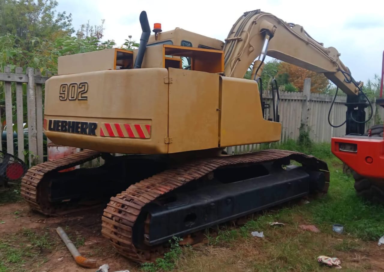 Liebherr 902 Excavator / Graafmasjien - Image 2