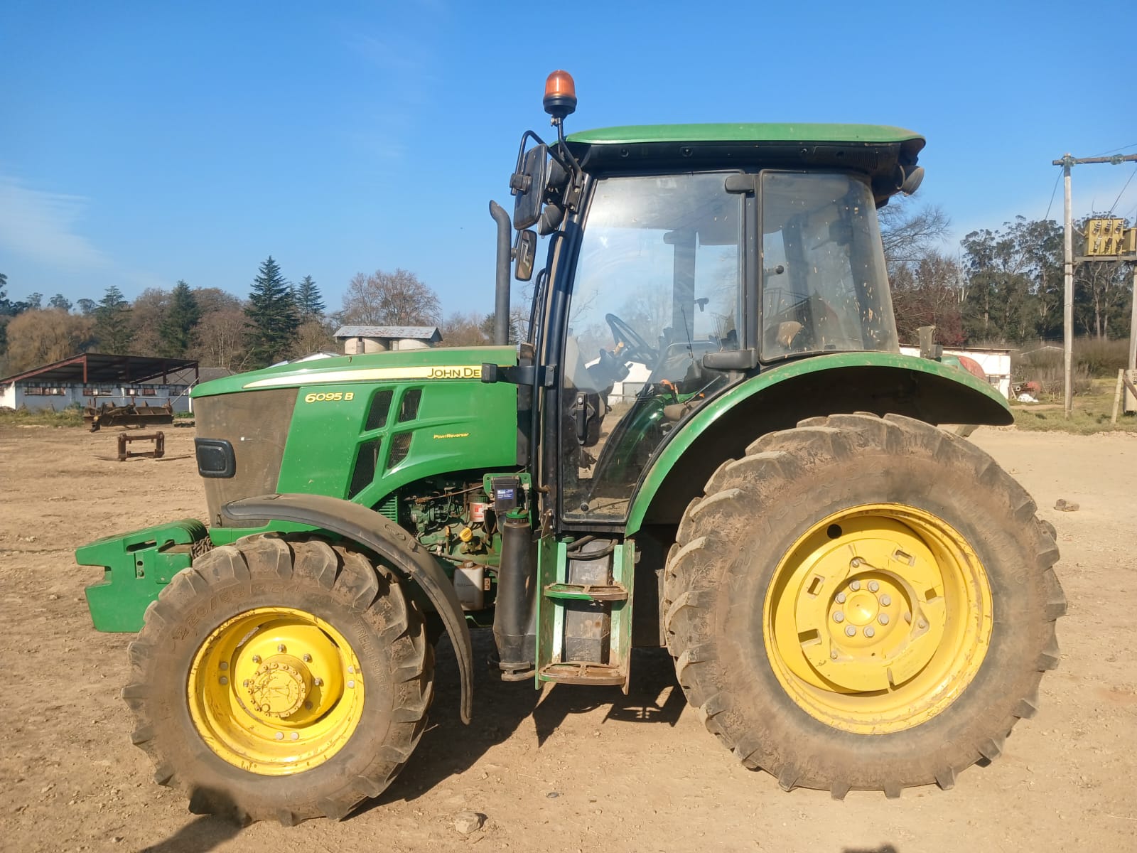 John Deere 6095B Cab Trekker / Tractor - Image 3