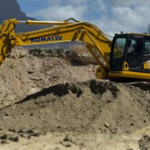 Komatsu PC210 Excavator / Graafmasjien